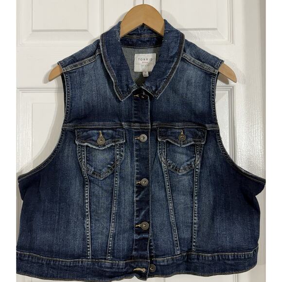 Torrid Women’s Denim Blue Jean Button Up Vest Plus Spring Fall Size 3 3X - Picture 1 of 2
